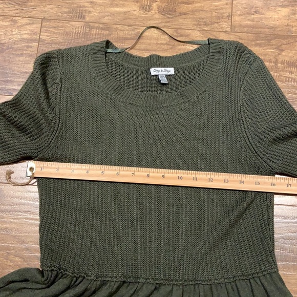 Grey & Gray green knit top with attached skirt - Picture 7 of 10